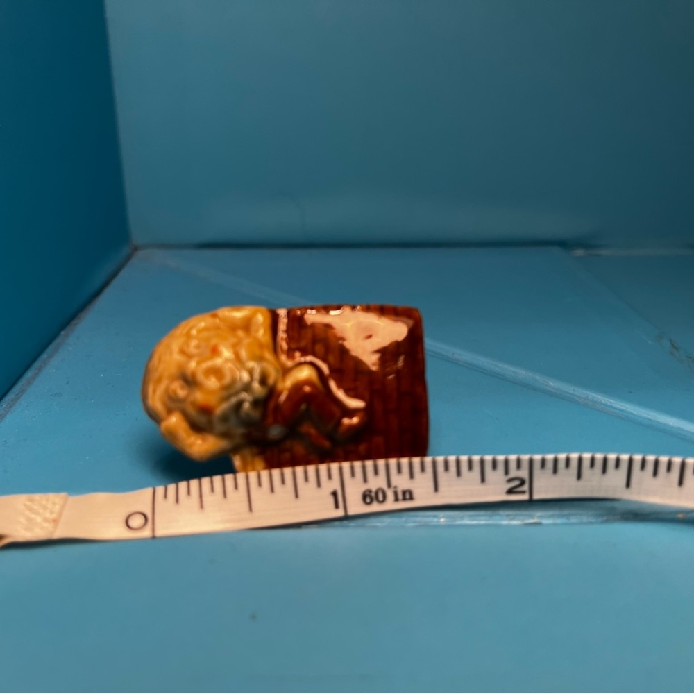 Wade Whimsies - Red Rose Tea -
Nursery Rhymes - Humpty Dumpty *small chip* - Picture 8 of 8